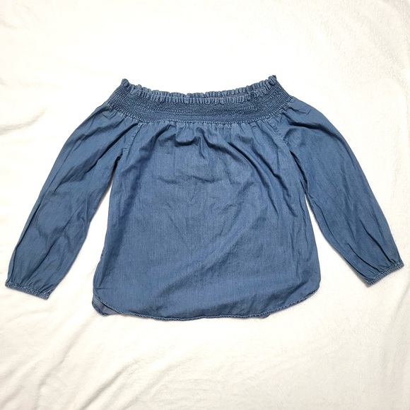 Michael Kors Women’s Top Chambray Blue Off the Shoulder Smocked Blouse Large - Picture 2 of 9